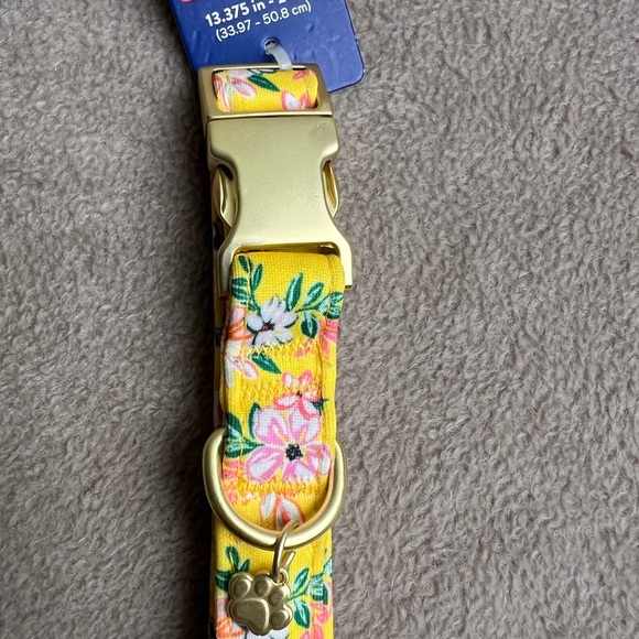 Top Paw Floral Yellow Gold Dog Collar - Picture 3 of 3